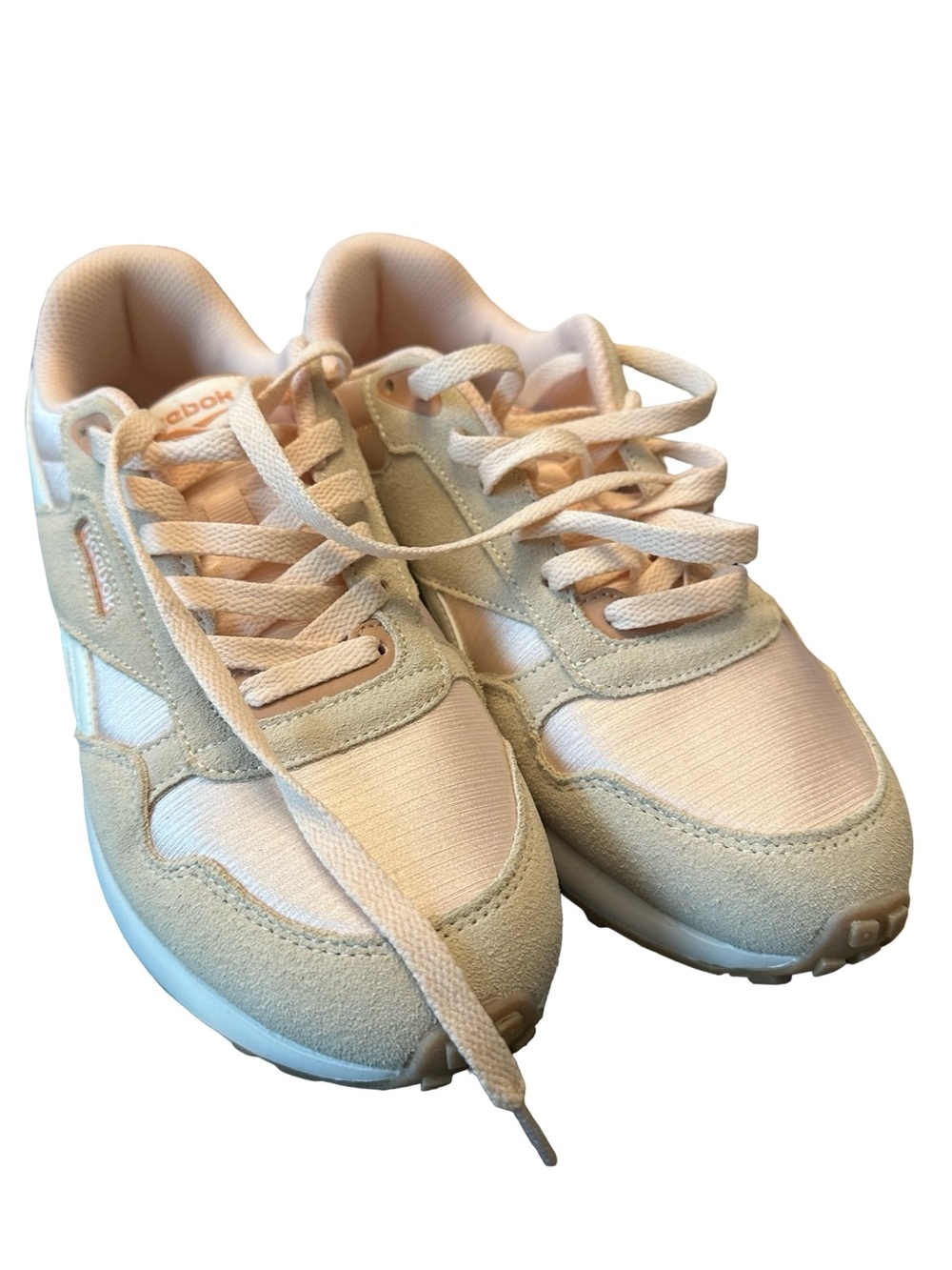 🧡 Reebok Pale Peach and Cream Lace-Up Sneakers NWOT 🧡